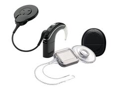 Das aktuelle Portfolio der Cochlea-Implantatsysteme von Cochlear™: der HdO-Soundprozessor Nucleus® CP1000, ein Implantat der Nucleus® Profile Serie, der frei vom Ohr (FvO) getragene Nucleus® Kanso® Sound Processor (CP950).